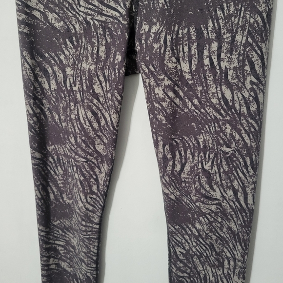 Varley Gray Tonal Zebra Duncan Leggings - Picture 5 of 10